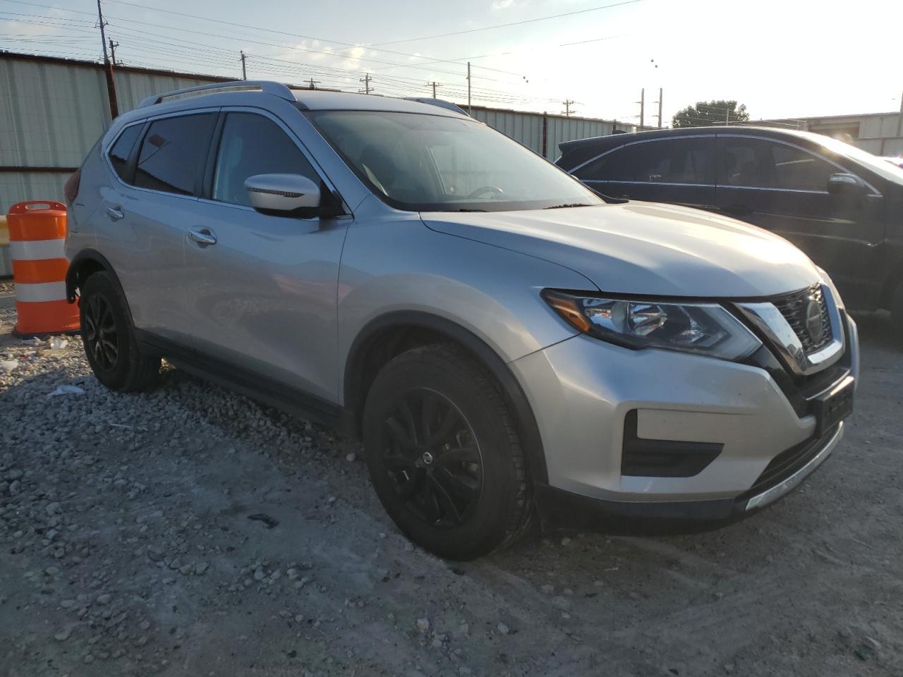 Photo 3 VIN: KNMAT2MV6JP585107 - NISSAN ROGUE 