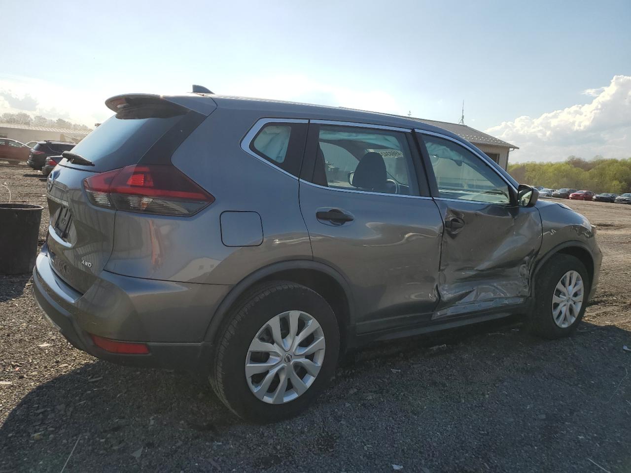 Photo 2 VIN: KNMAT2MV7JP607924 - NISSAN ROGUE 