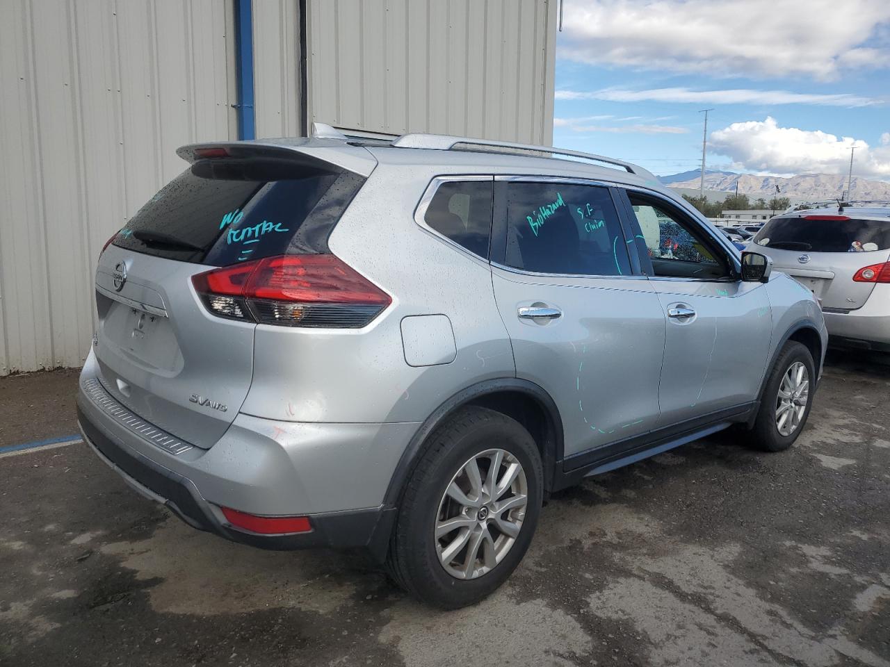 Photo 2 VIN: KNMAT2MV7JP618941 - NISSAN ROGUE 