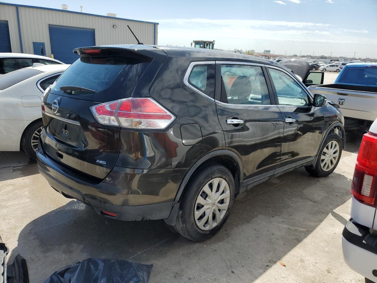 Photo 2 VIN: KNMAT2MV8FP504826 - NISSAN ROGUE 