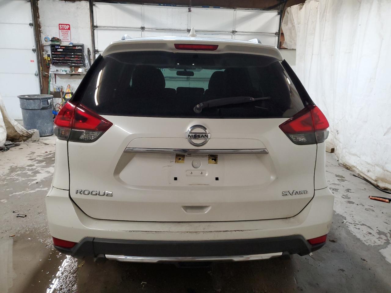 Photo 5 VIN: KNMAT2MV8JP605051 - NISSAN ROGUE 