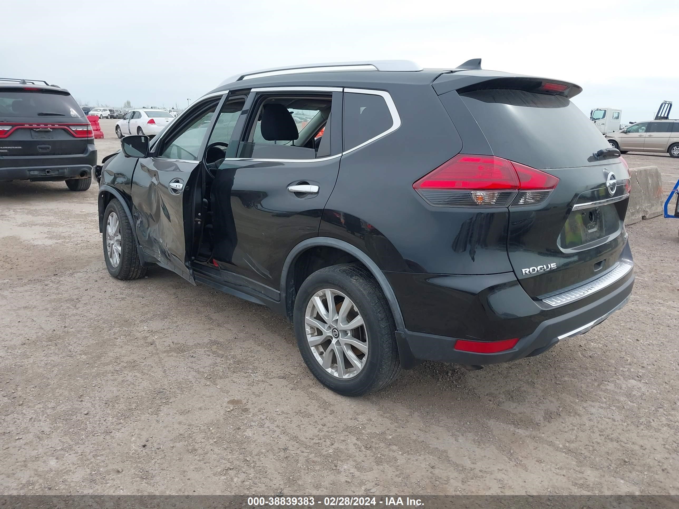 Photo 2 VIN: KNMAT2MV9HP612102 - NISSAN ROGUE 