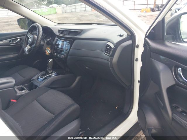 Photo 4 VIN: KNMAT2MVXHP585220 - NISSAN ROGUE 