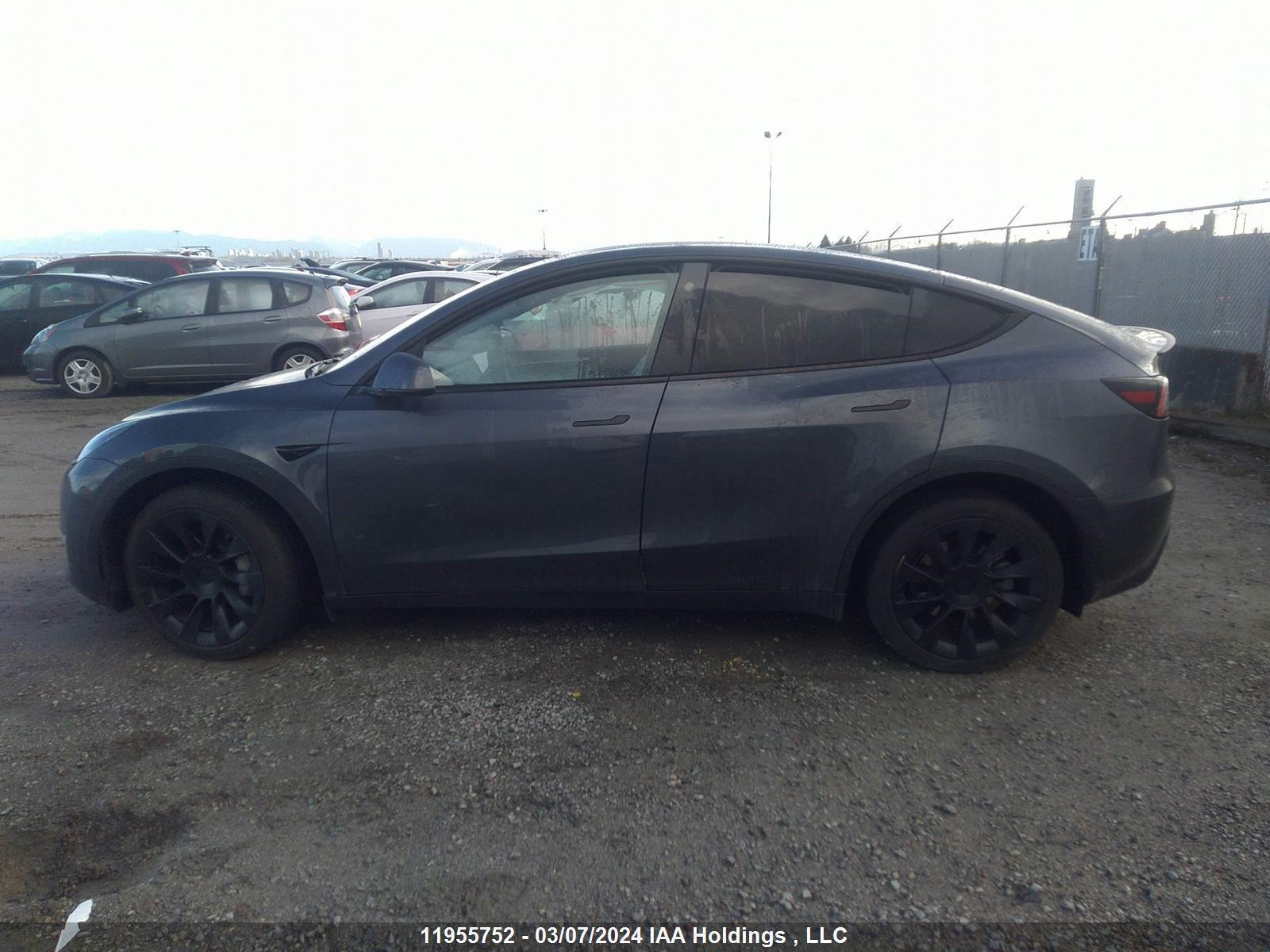 Photo 13 VIN: LRWYGDEE2PC006219 - TESLA MODEL Y 