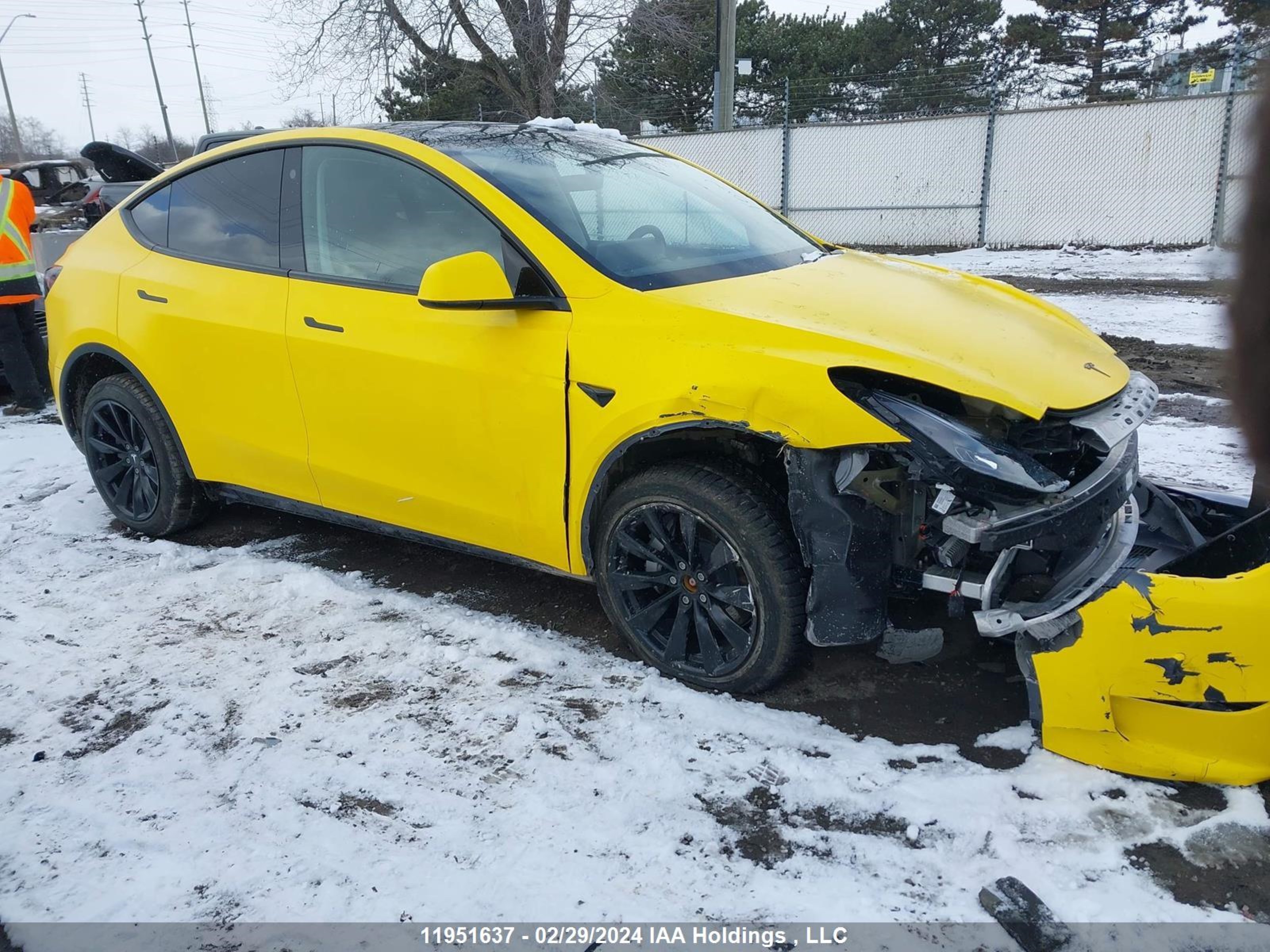 Photo 13 VIN: LRWYGDEE4PC161998 - TESLA MODEL Y 