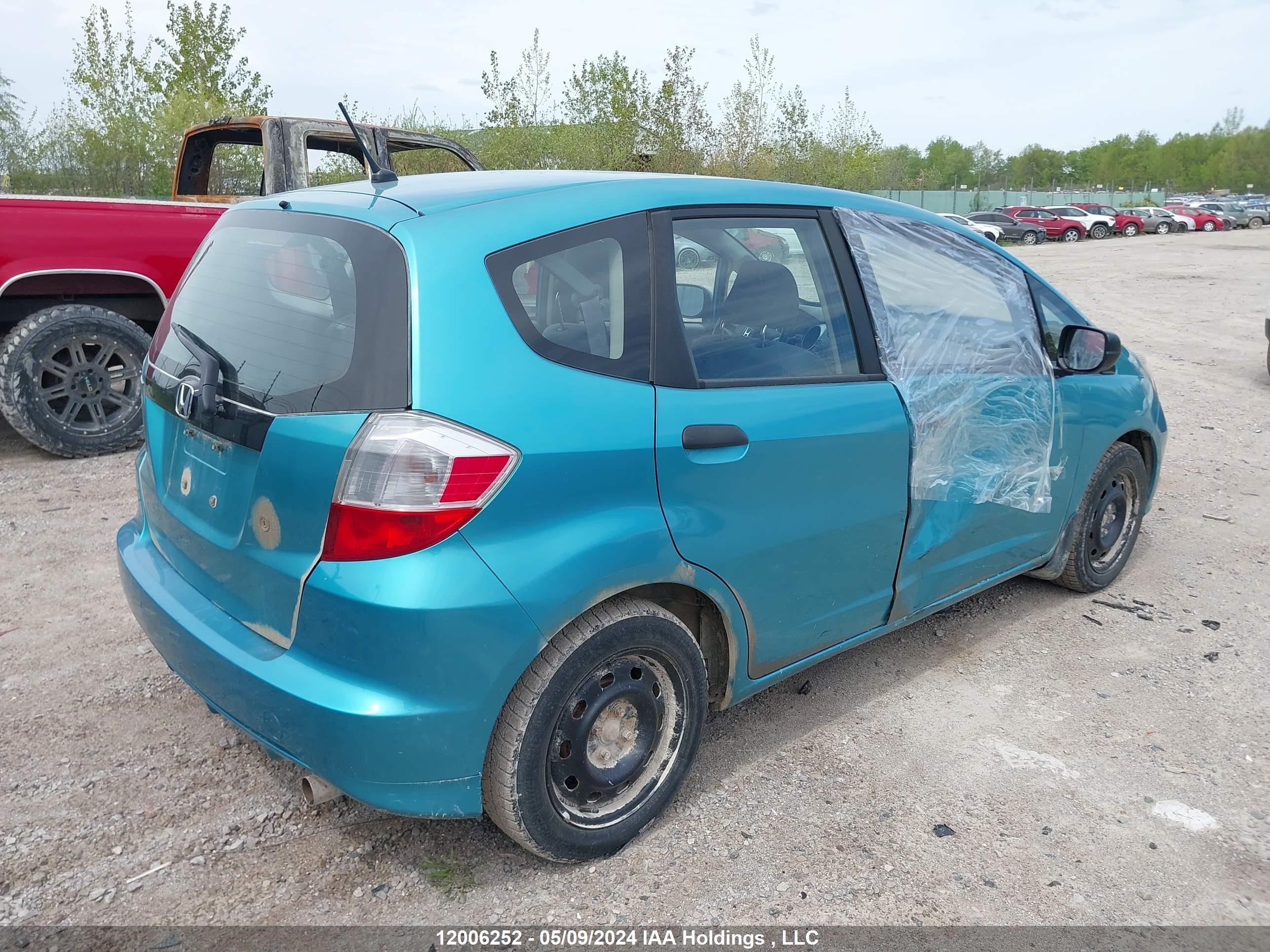 Photo 3 VIN: LUCGE8H3XE3004281 - HONDA FIT 