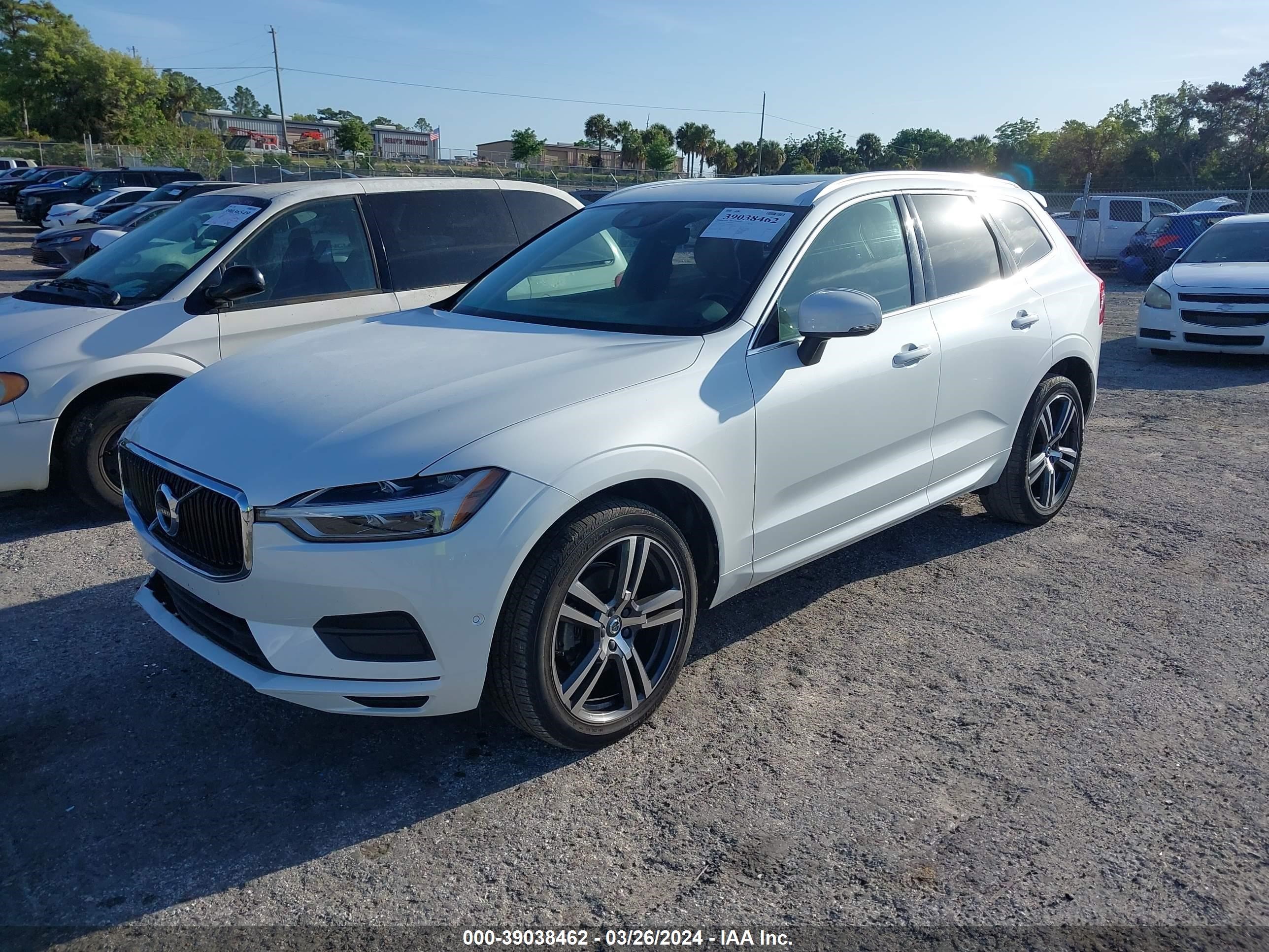 Photo 1 VIN: LYV102RK0JB097645 - VOLVO XC60 