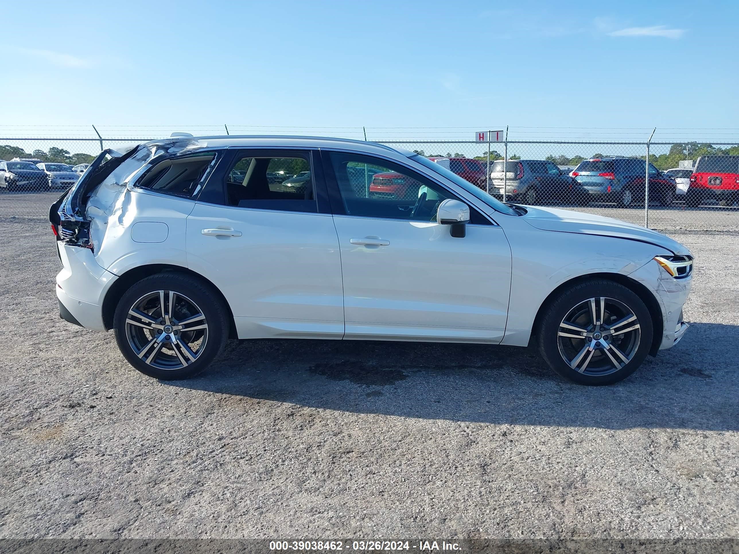 Photo 12 VIN: LYV102RK0JB097645 - VOLVO XC60 