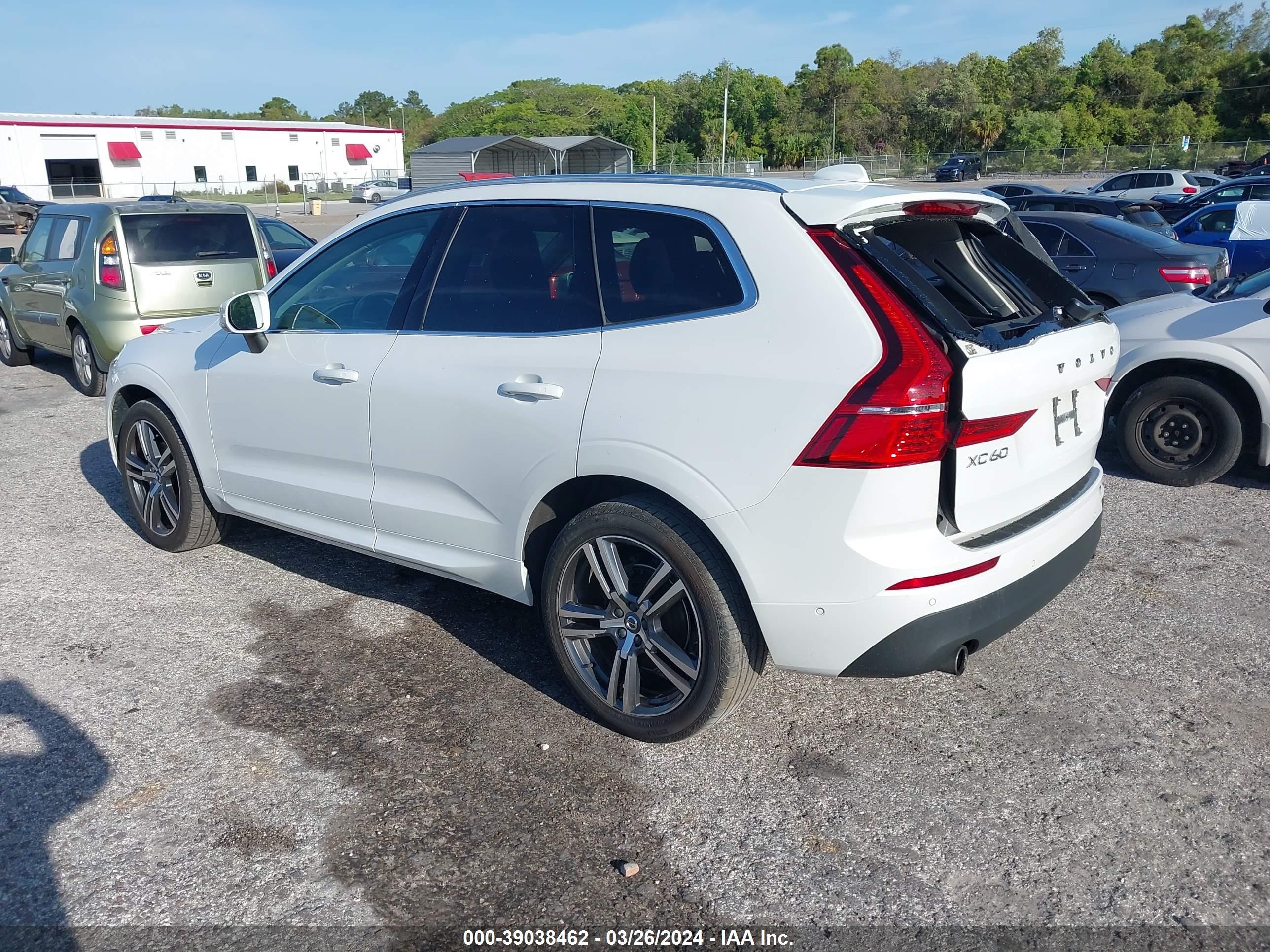 Photo 2 VIN: LYV102RK0JB097645 - VOLVO XC60 