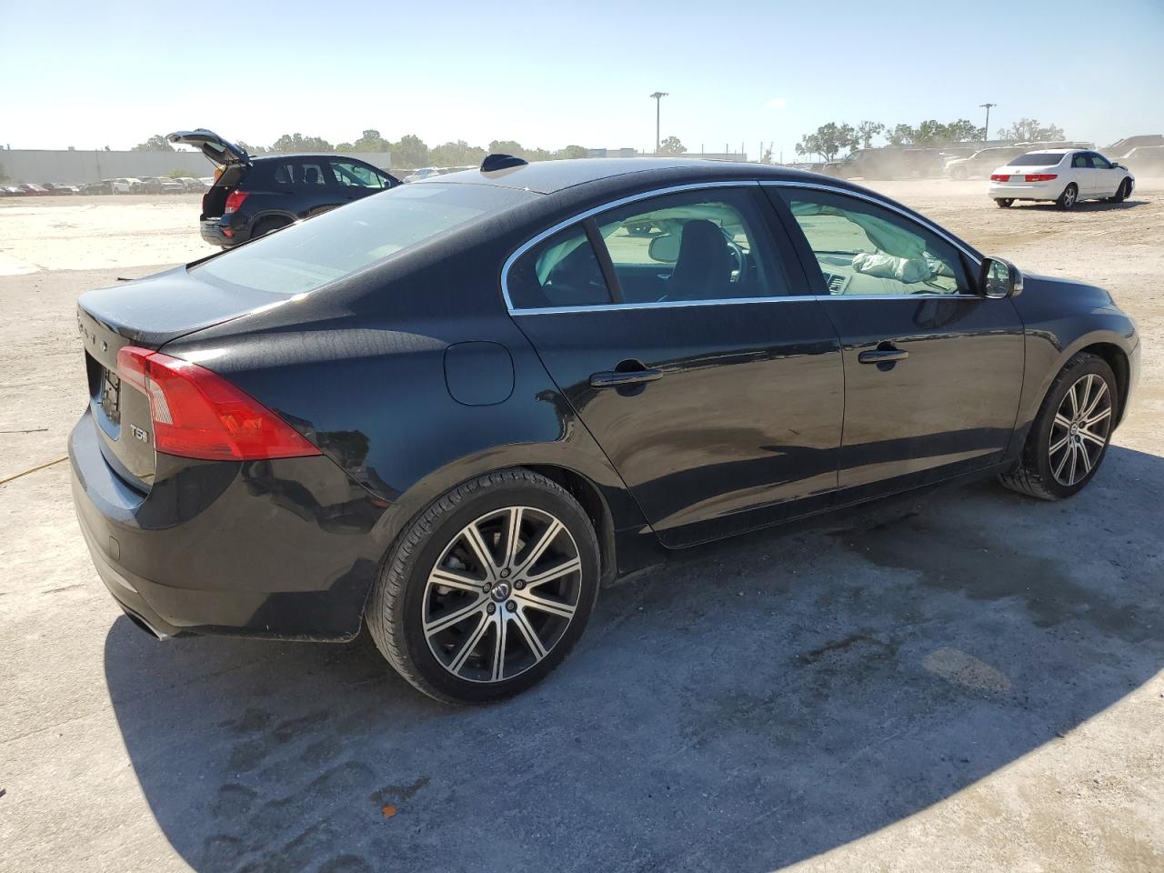 Photo 2 VIN: LYV402HK8HB132957 - VOLVO S60 