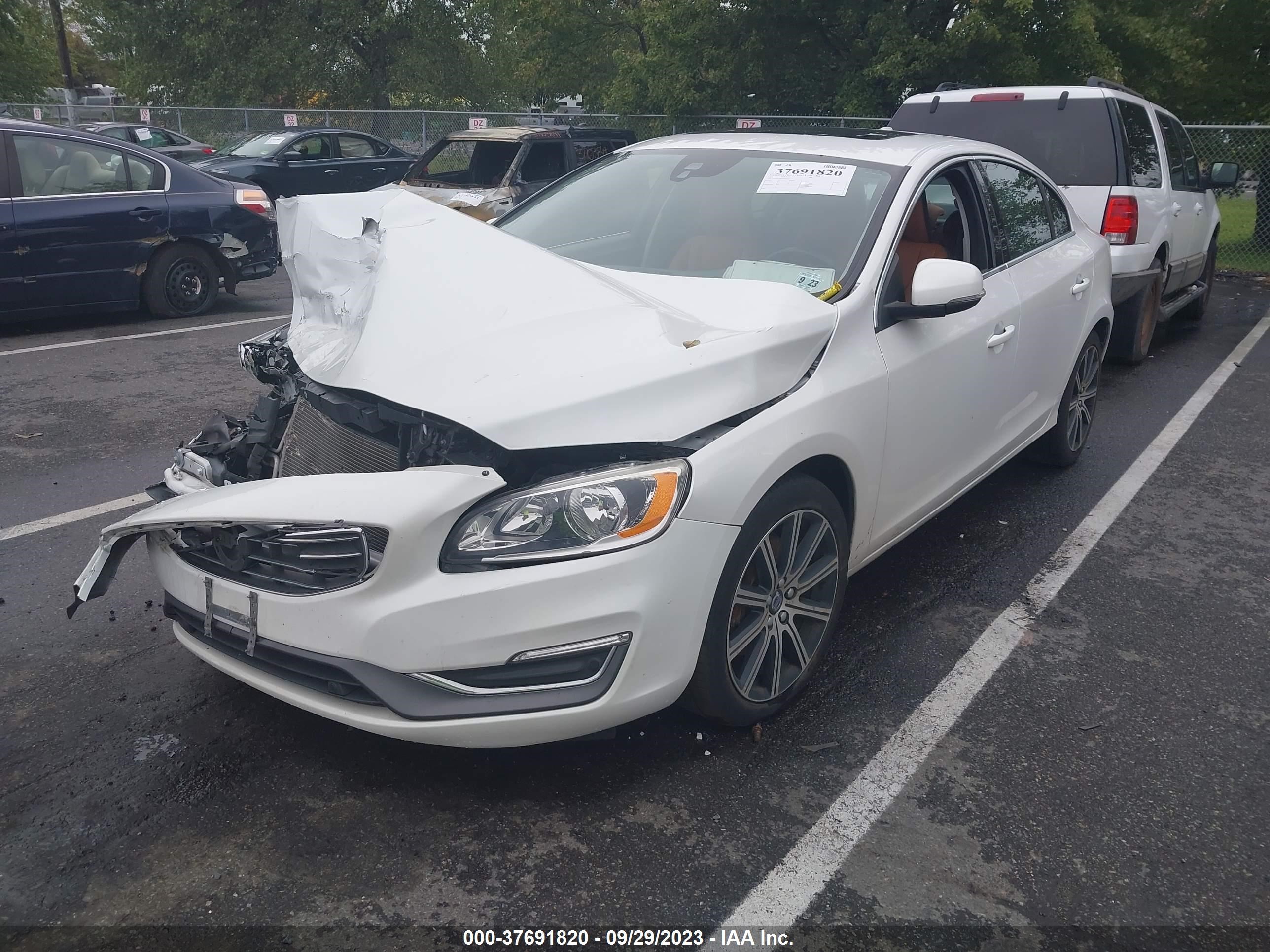 Photo 1 VIN: LYV402TK0JB163312 - VOLVO S60 