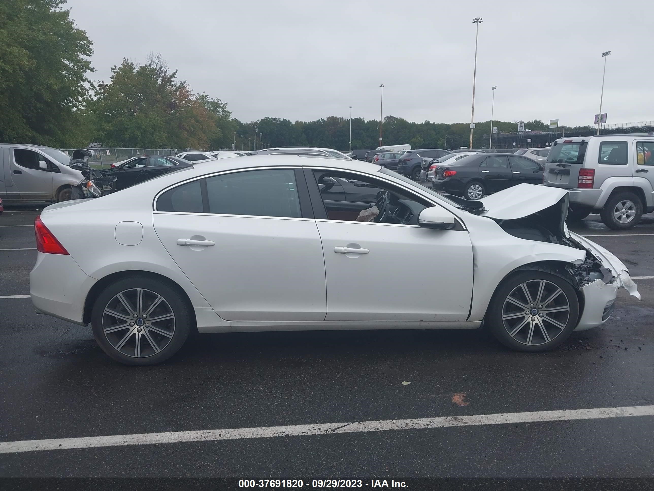 Photo 12 VIN: LYV402TK0JB163312 - VOLVO S60 