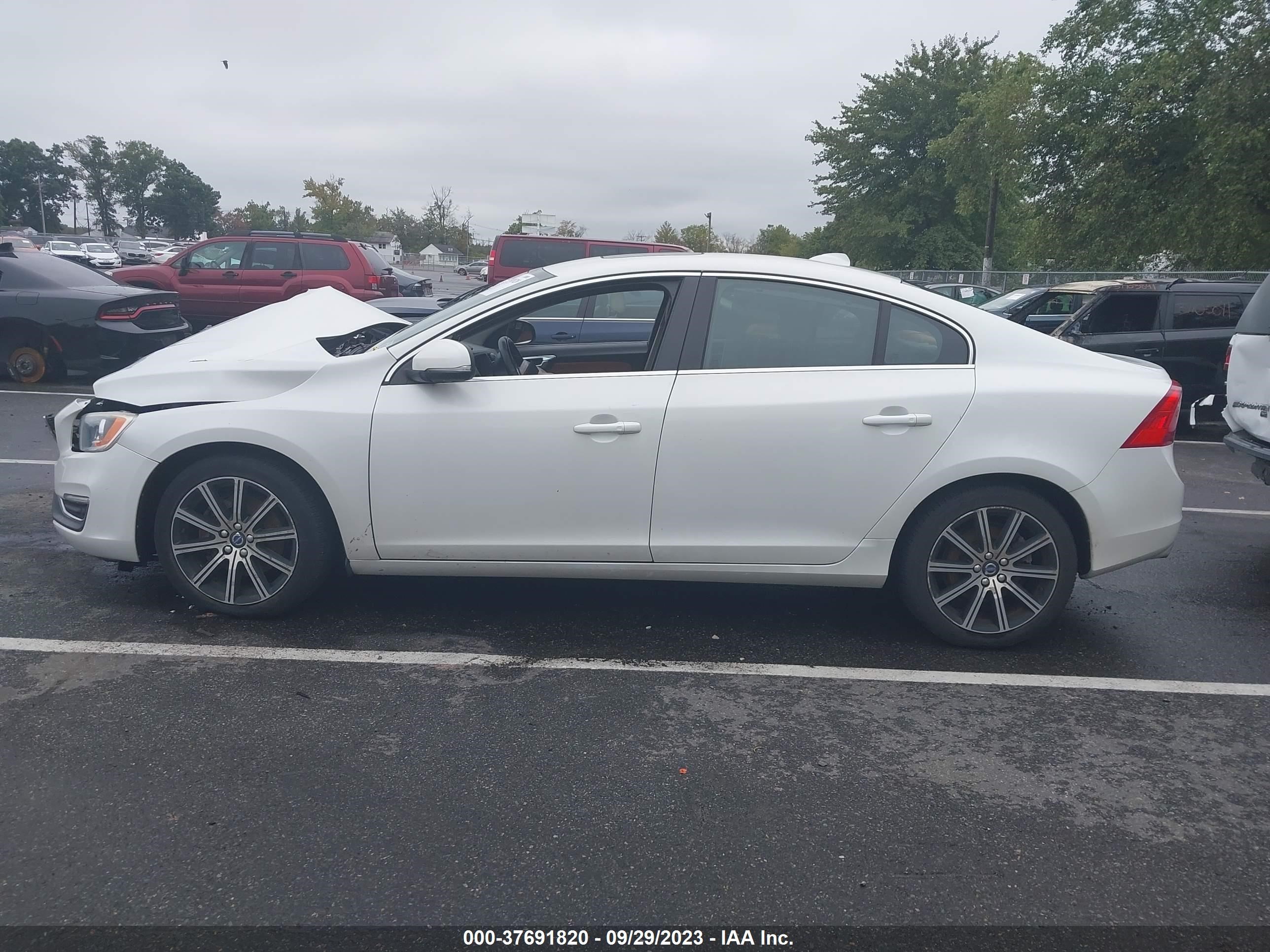 Photo 13 VIN: LYV402TK0JB163312 - VOLVO S60 