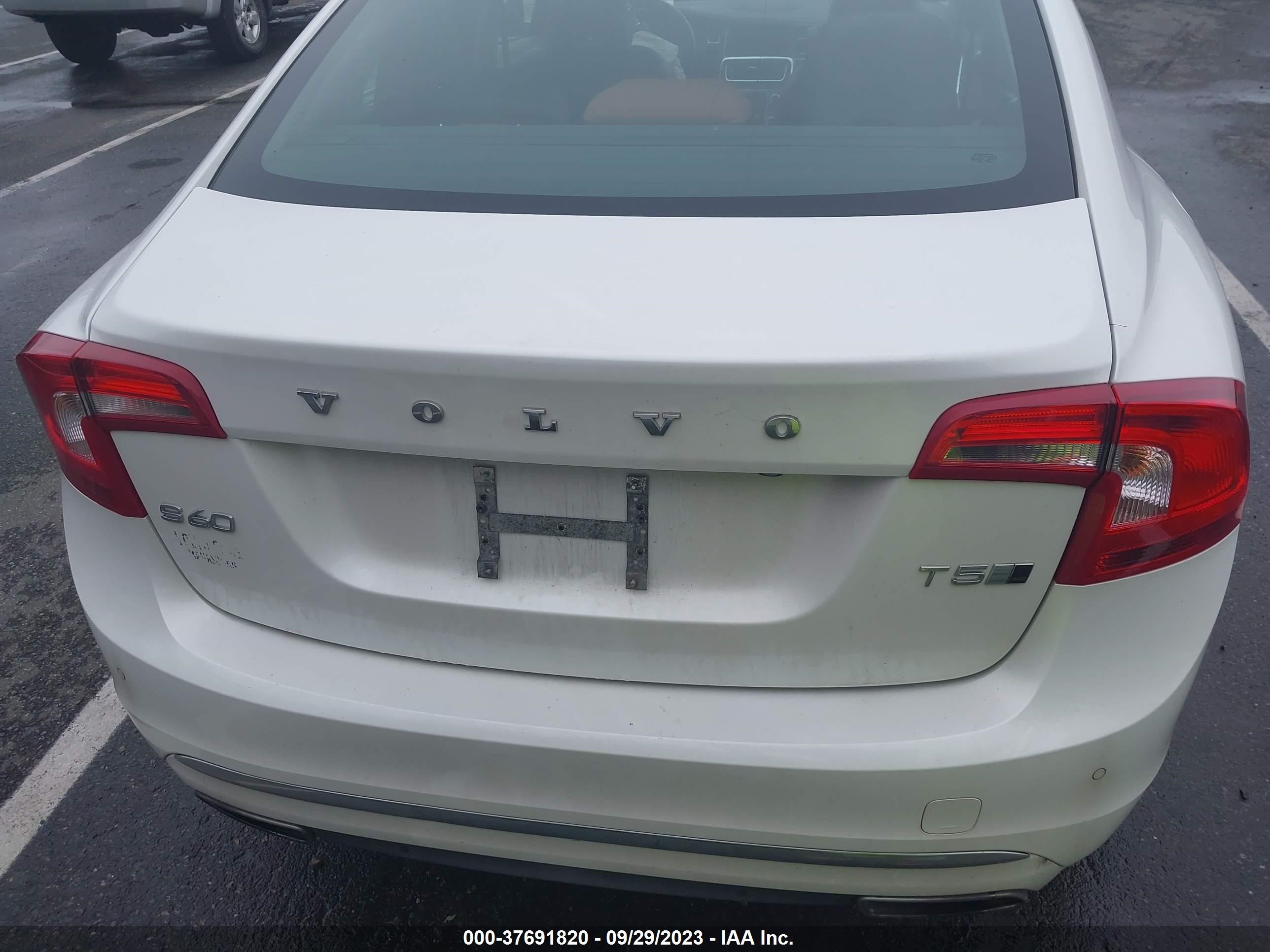 Photo 15 VIN: LYV402TK0JB163312 - VOLVO S60 