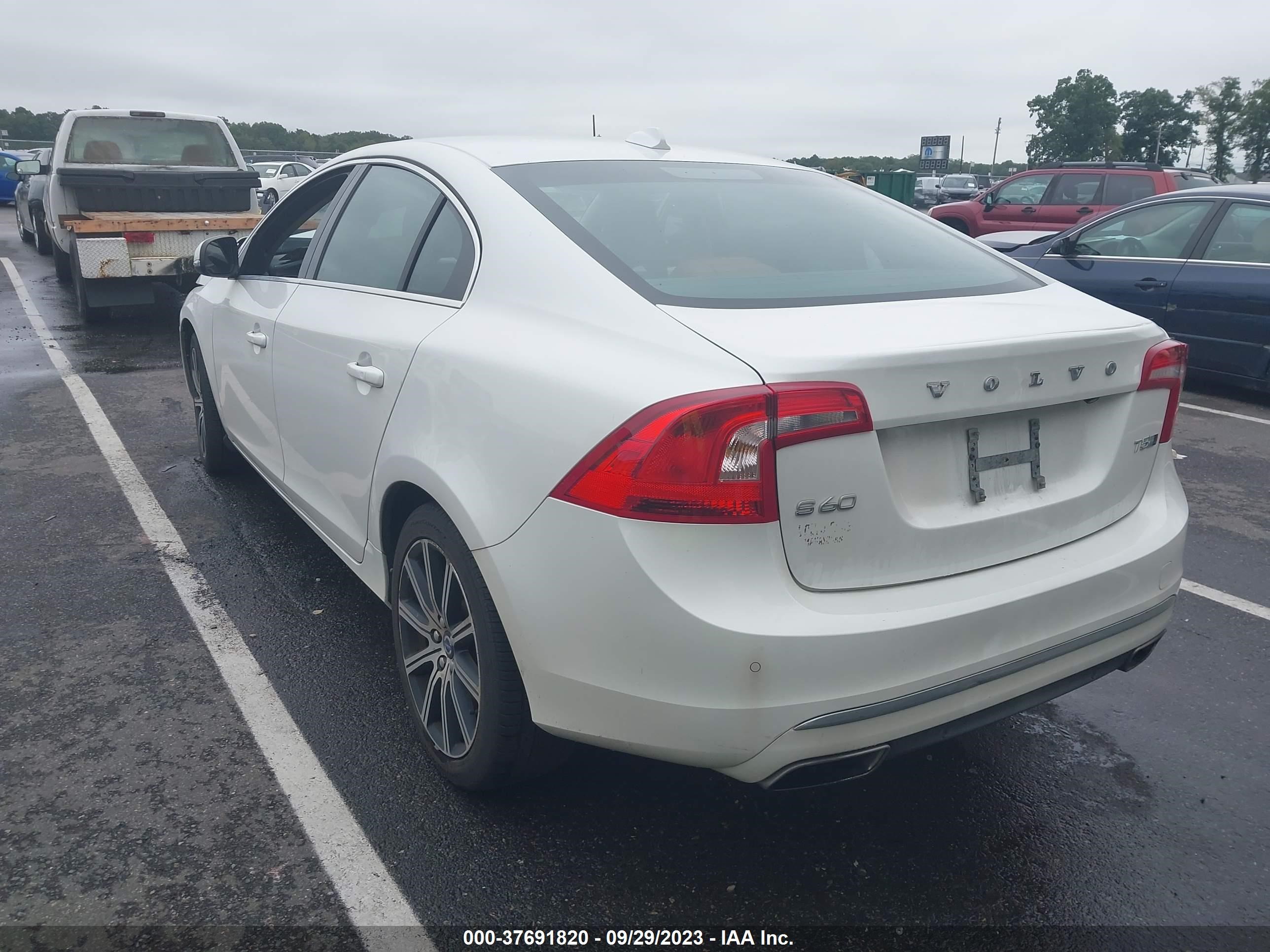 Photo 2 VIN: LYV402TK0JB163312 - VOLVO S60 