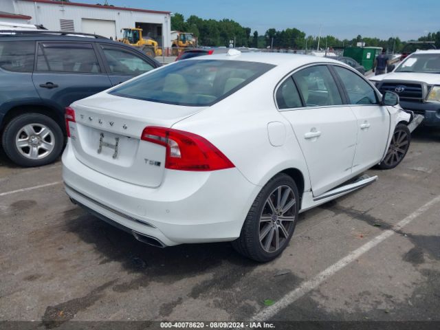 Photo 3 VIN: LYV402TK0JB172642 - VOLVO S60 