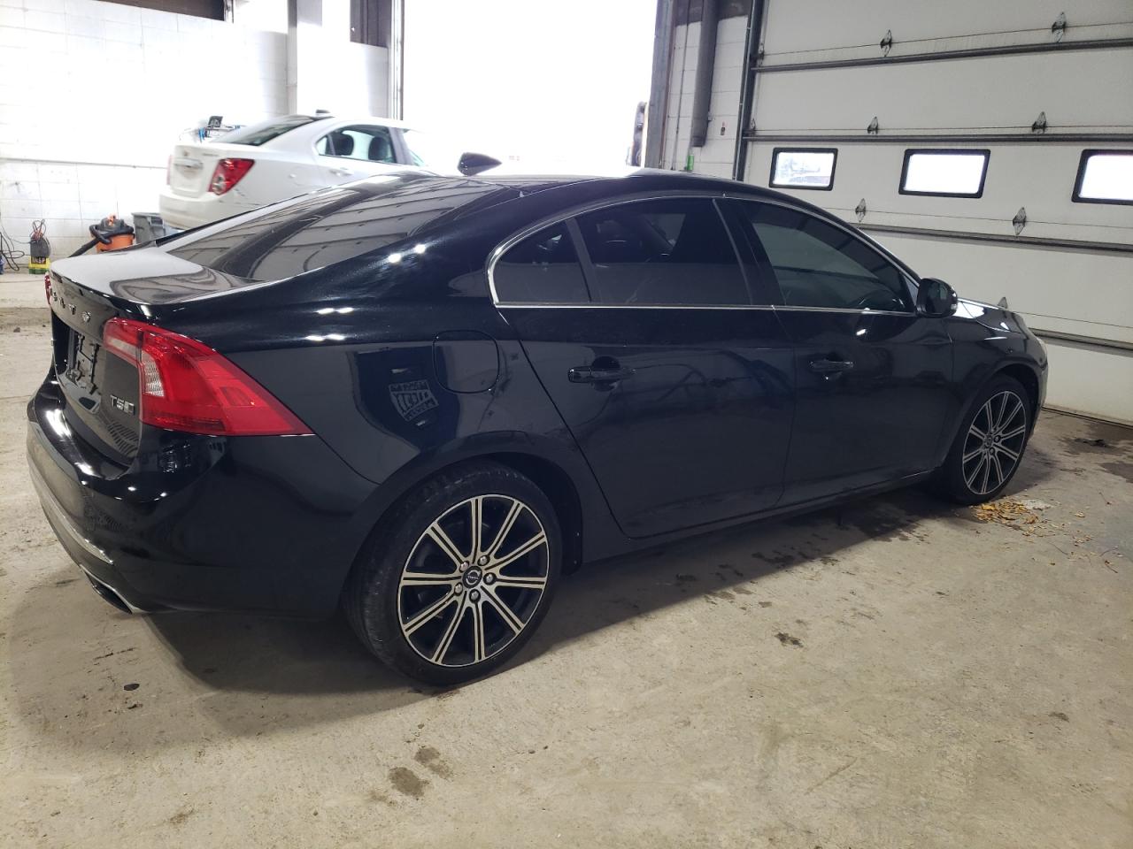 Photo 2 VIN: LYV402TK1JB167434 - VOLVO S60 