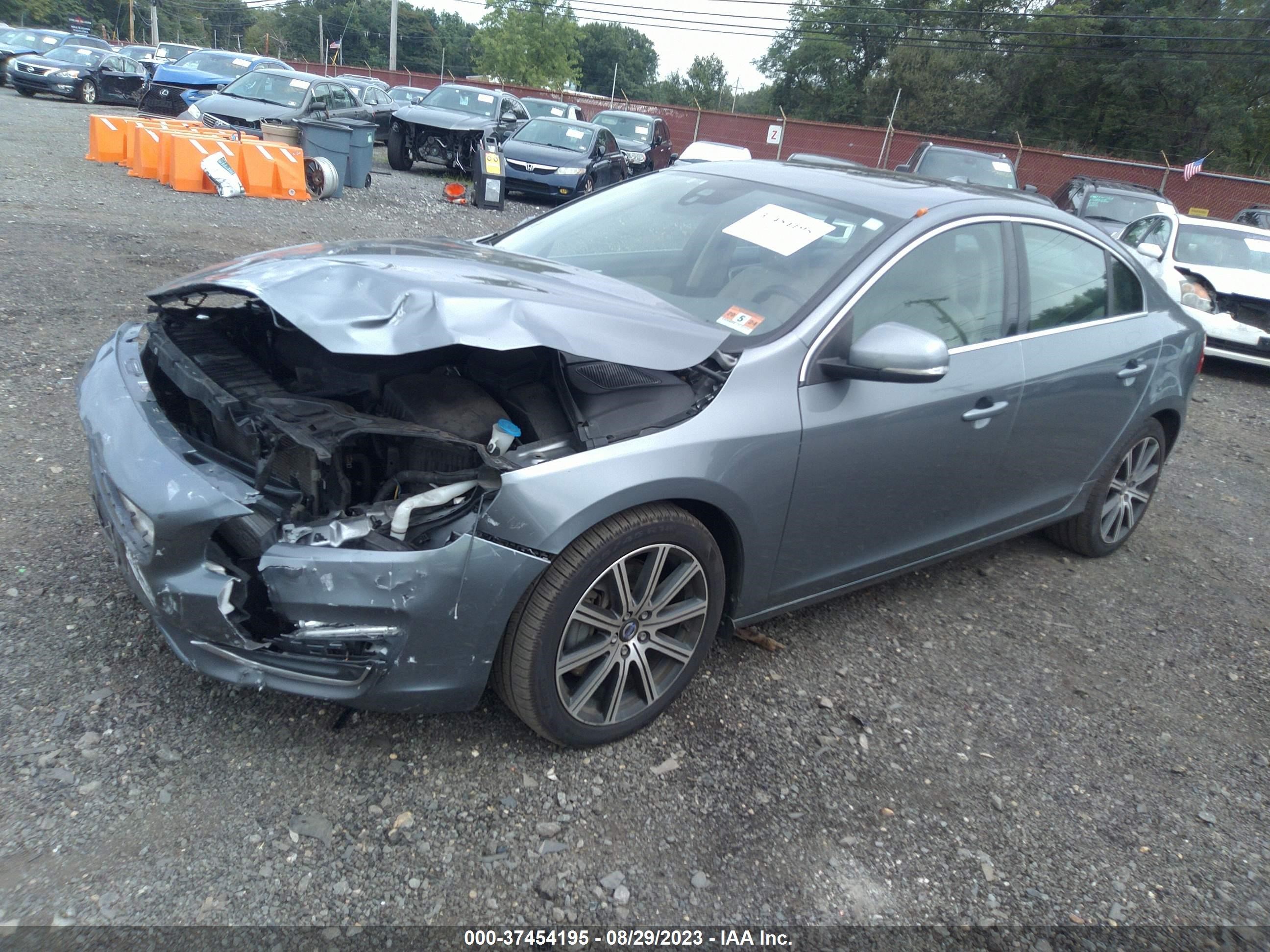 Photo 1 VIN: LYV402TK3HB155117 - VOLVO S60 