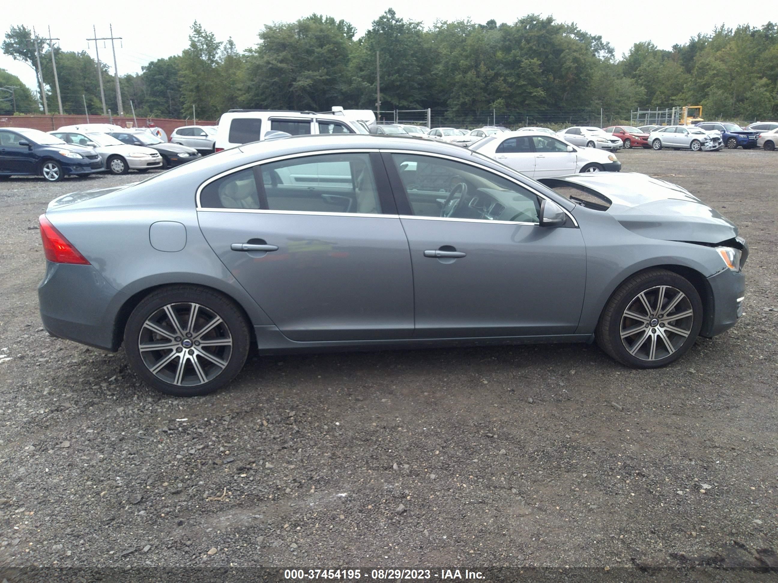 Photo 12 VIN: LYV402TK3HB155117 - VOLVO S60 