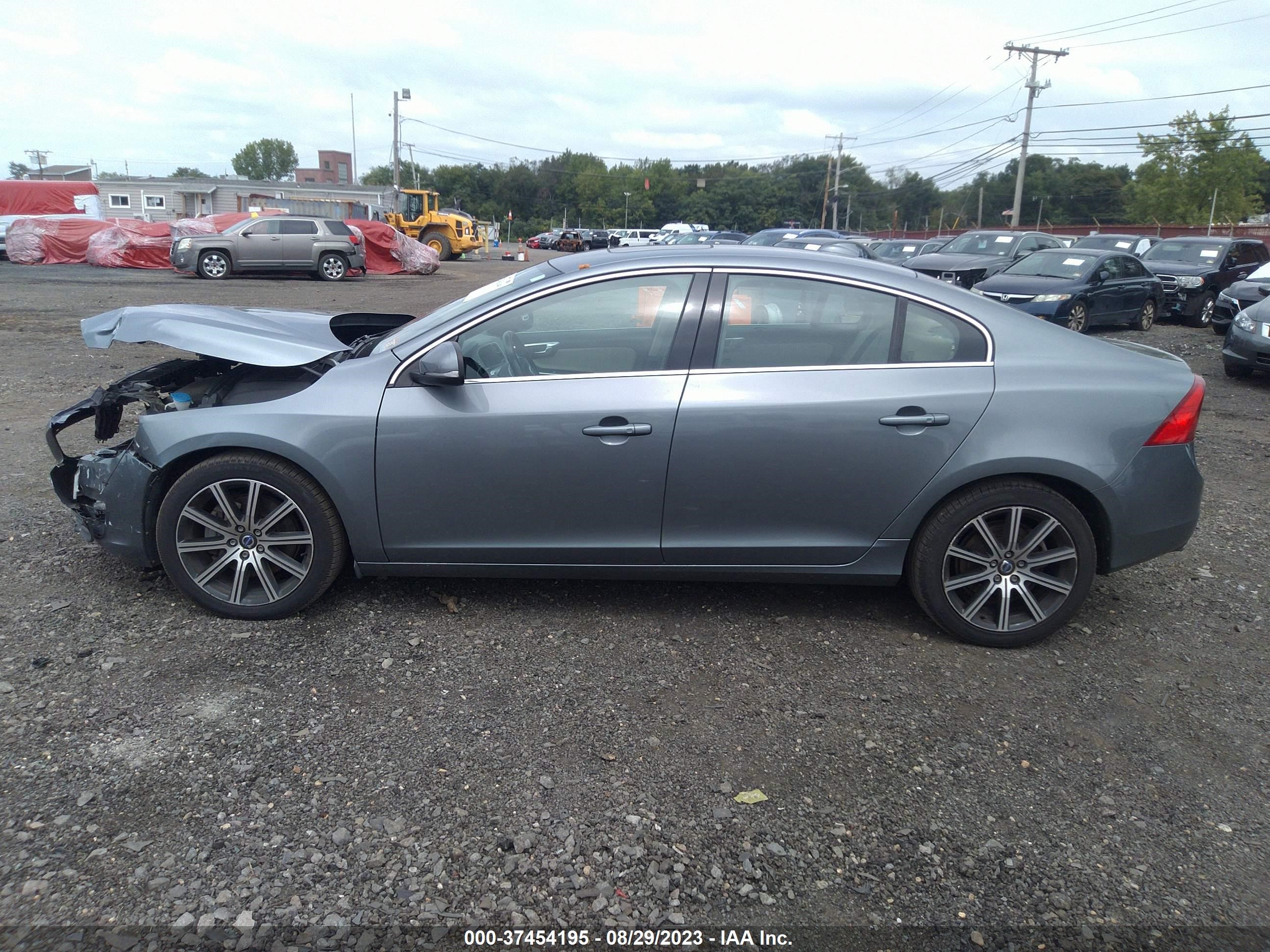 Photo 13 VIN: LYV402TK3HB155117 - VOLVO S60 