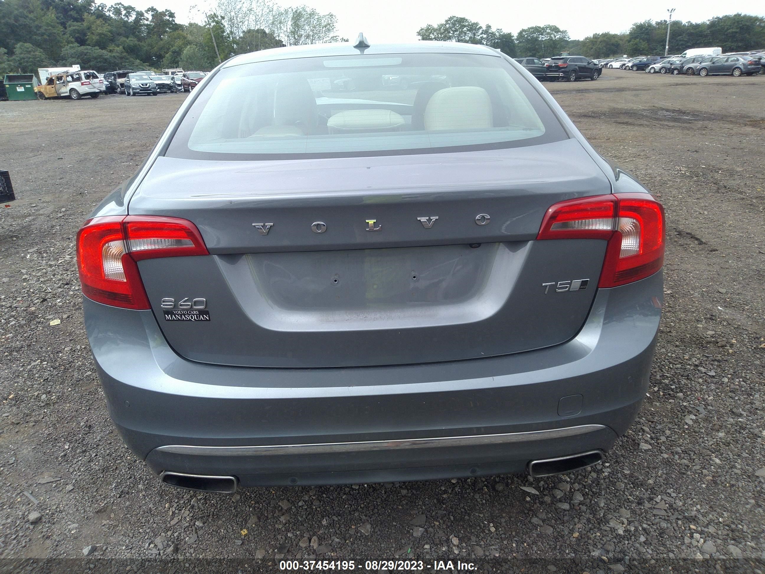 Photo 15 VIN: LYV402TK3HB155117 - VOLVO S60 