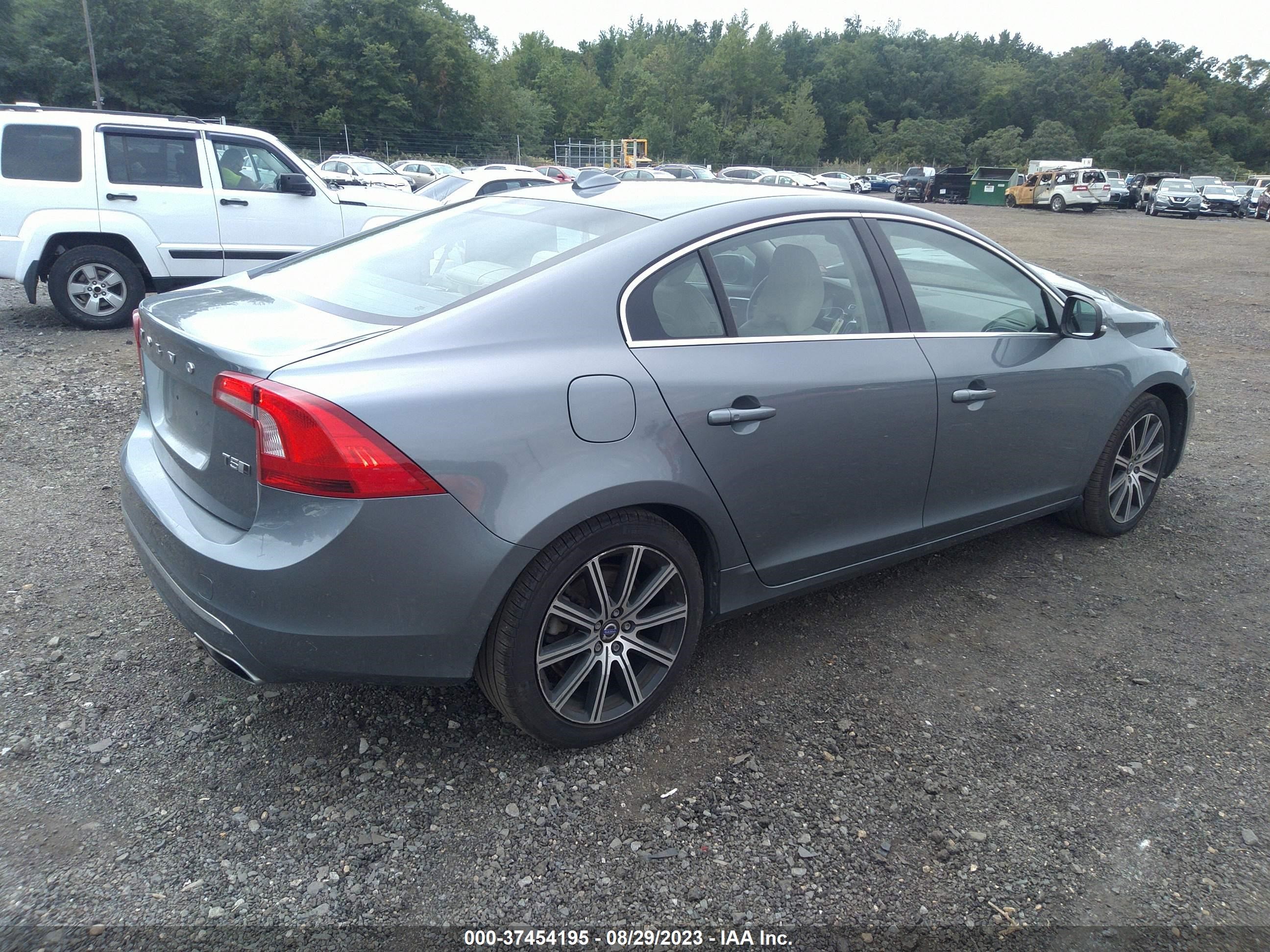 Photo 3 VIN: LYV402TK3HB155117 - VOLVO S60 