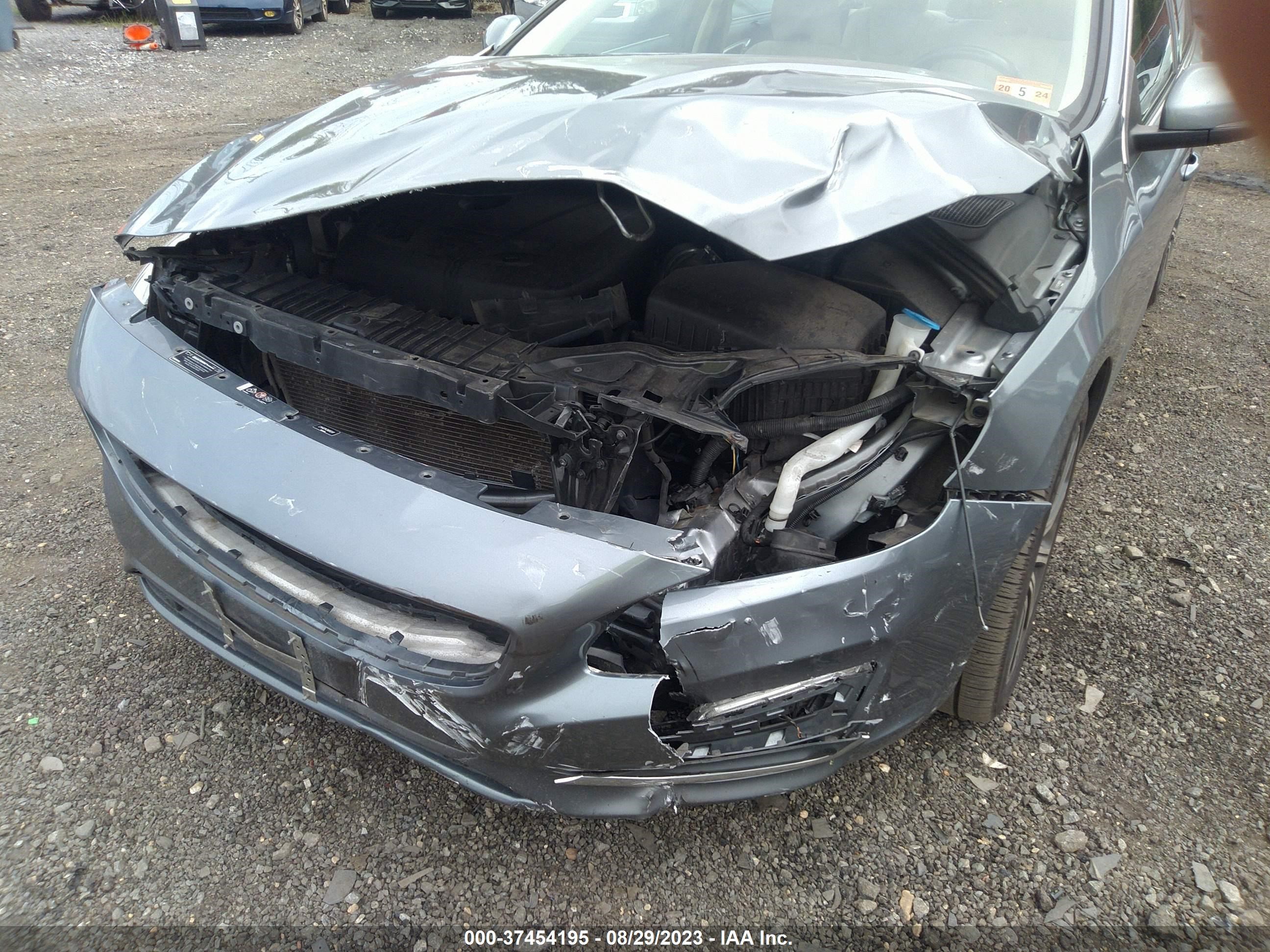 Photo 5 VIN: LYV402TK3HB155117 - VOLVO S60 