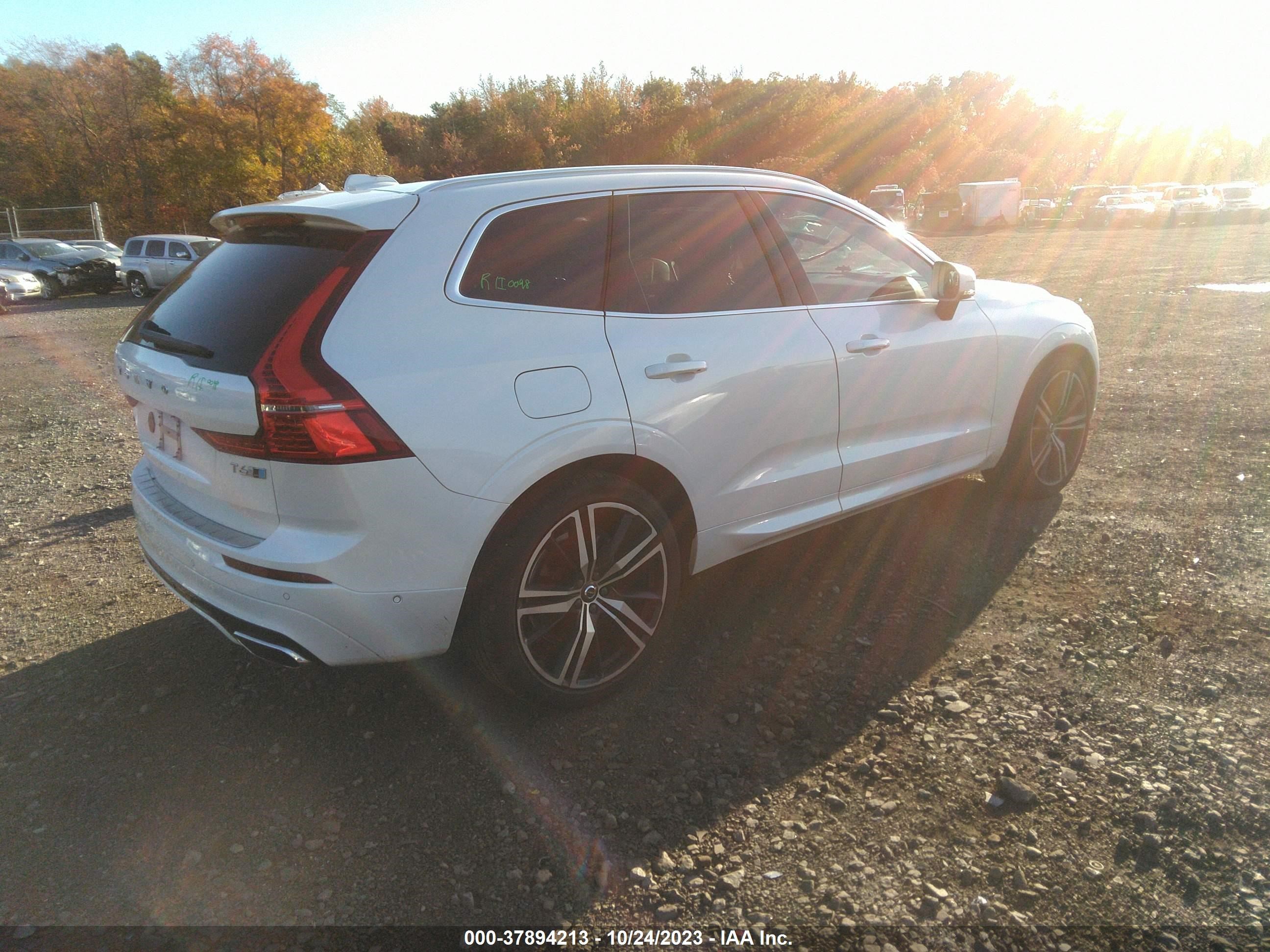 Photo 3 VIN: LYVA22RM7KB219740 - VOLVO XC60 