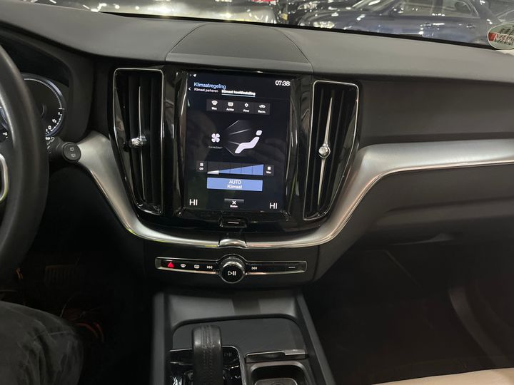 Photo 18 VIN: LYVUZBMVDLB443558 - VOLVO XC60 '17 