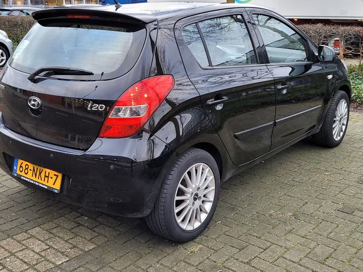 Photo 3 VIN: MALBC51CAAM115801 - HYUNDAI I20 