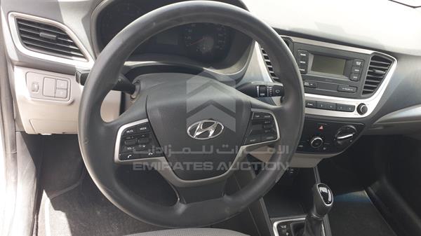 Photo 11 VIN: MALC741CXKM117263 - HYUNDAI ACCENT 