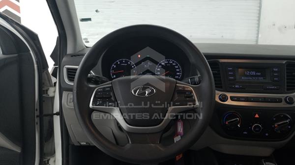 Photo 10 VIN: MALC741CXKM117263 - HYUNDAI ACCENT 