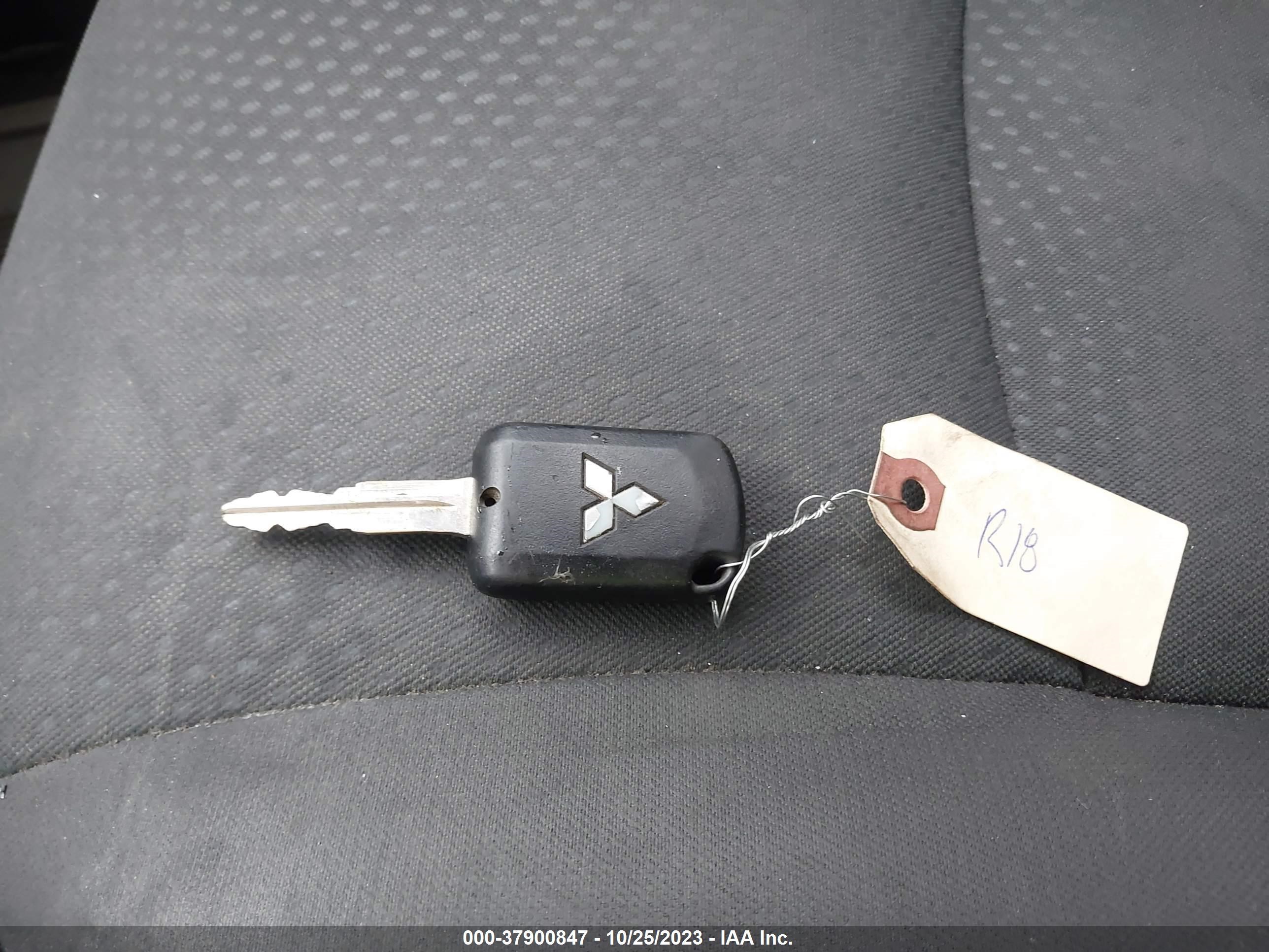 Photo 10 VIN: ML32F3FJ1HHF19411 - MITSUBISHI MIRAGE 