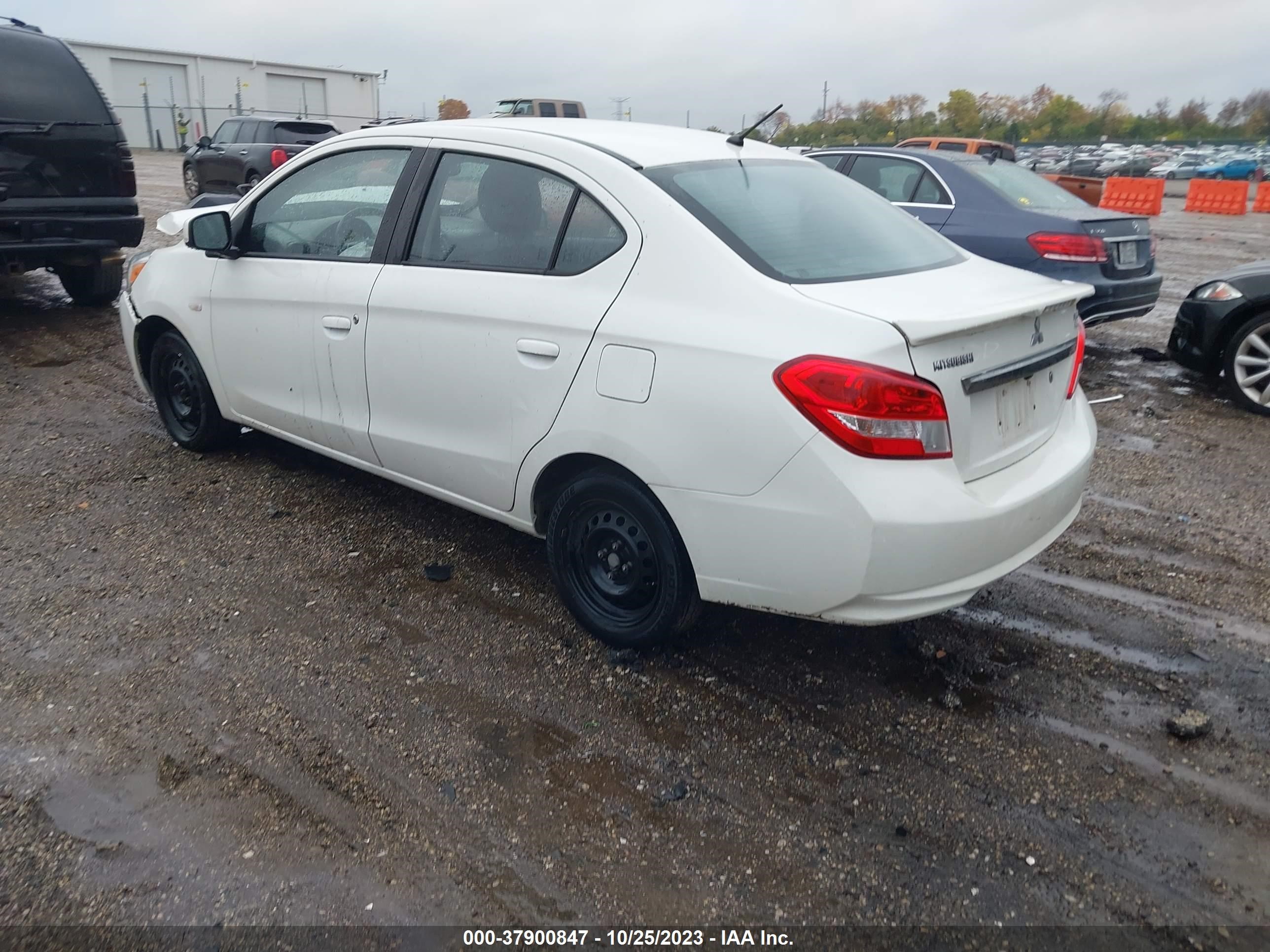 Photo 2 VIN: ML32F3FJ1HHF19411 - MITSUBISHI MIRAGE 