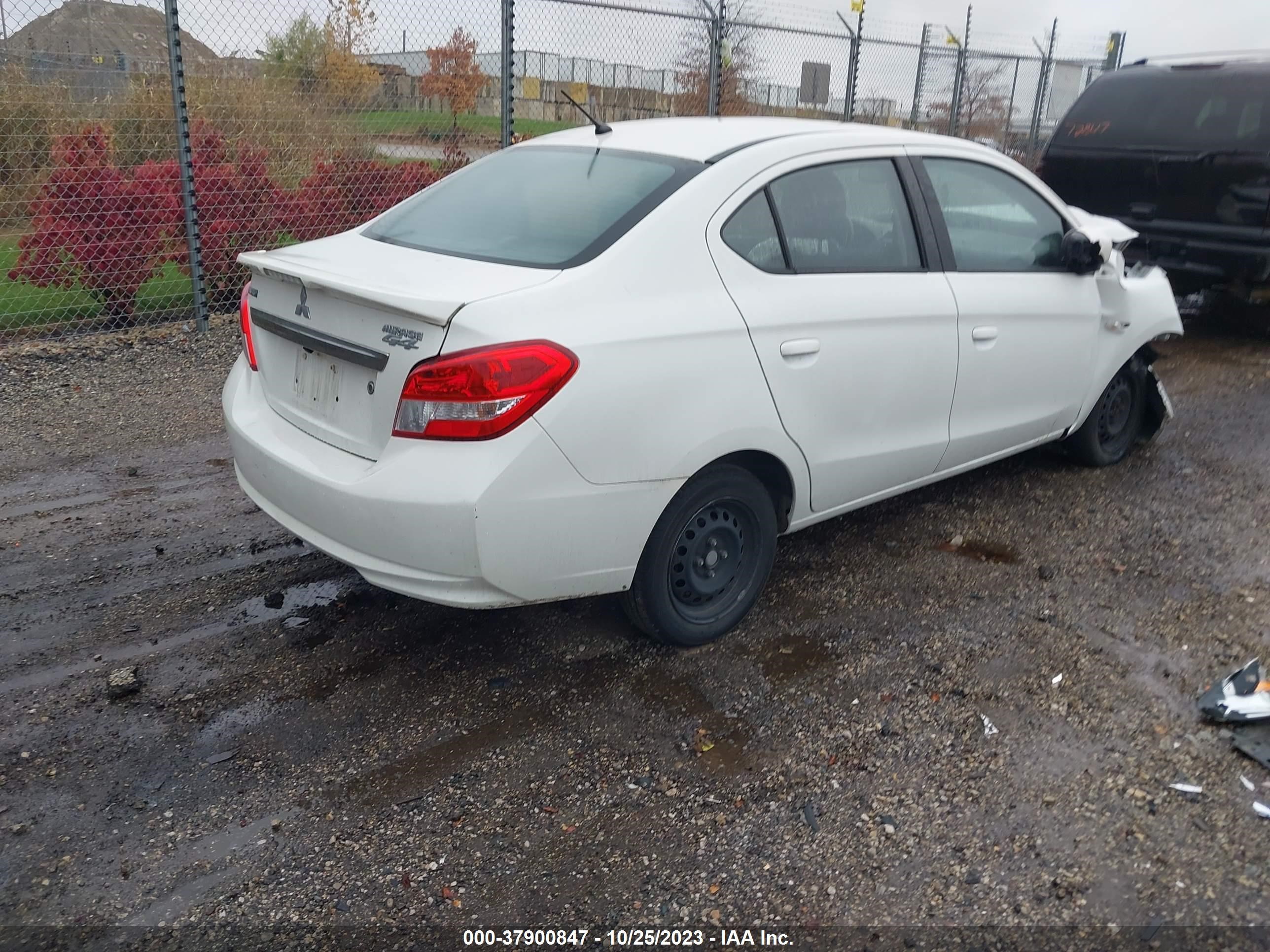 Photo 3 VIN: ML32F3FJ1HHF19411 - MITSUBISHI MIRAGE 