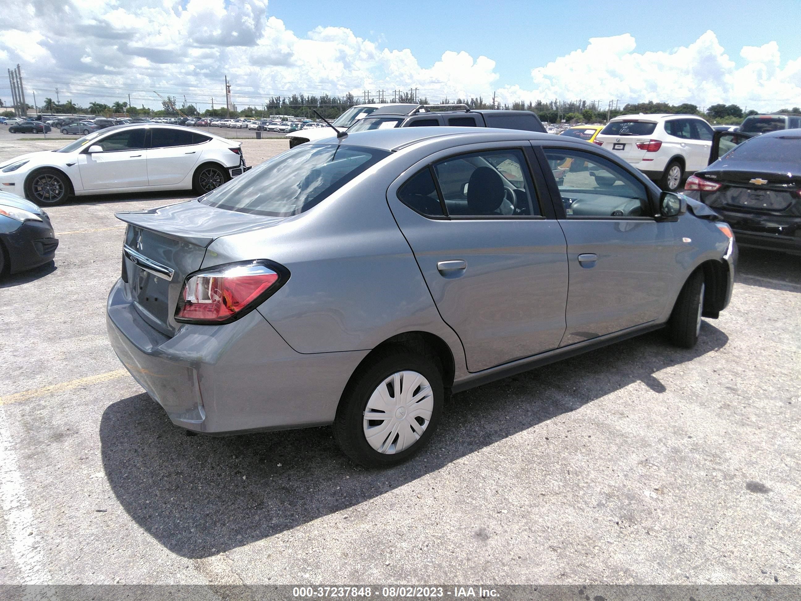 Photo 3 VIN: ML32FUFJ0PHF03883 - MITSUBISHI MIRAGE 