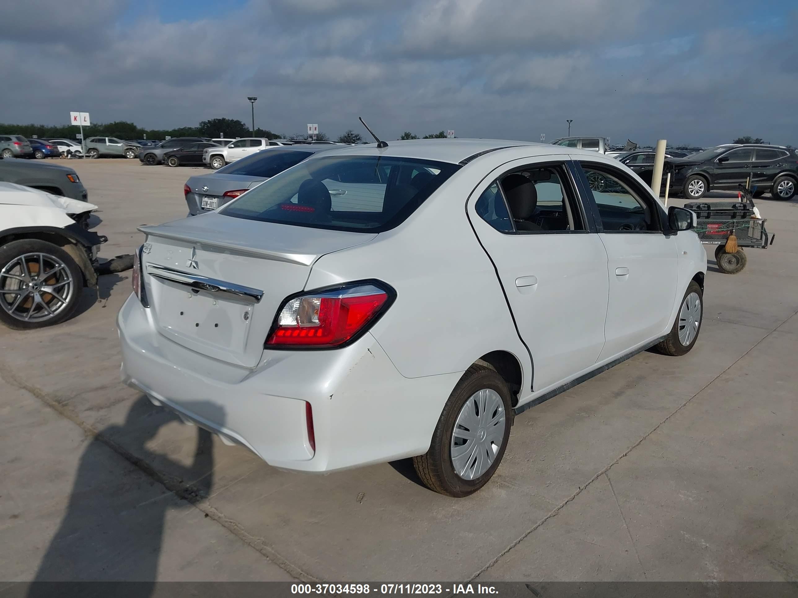 Photo 3 VIN: ML32FUFJ7PHF03931 - MITSUBISHI MIRAGE 