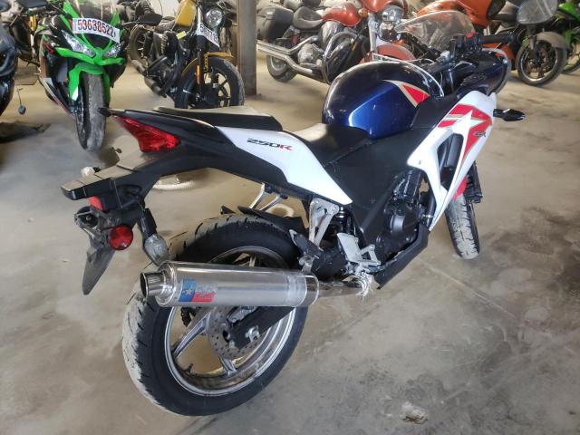 Photo 3 VIN: MLHMC4101C5200081 - HONDA CBR250 R 