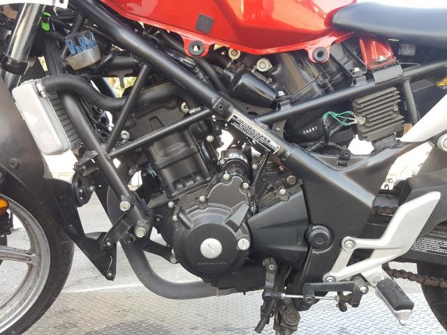 Photo 5 VIN: MLHMC4105C5204067 - HONDA CBR250 R 