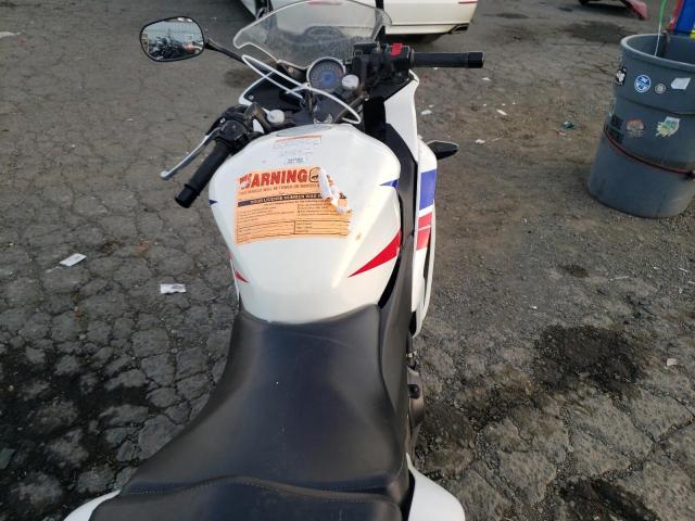 Photo 4 VIN: MLHMC4107D5302180 - HONDA CBR250 R 