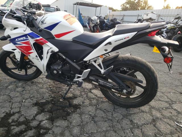 Photo 8 VIN: MLHMC4107D5302180 - HONDA CBR250 R 