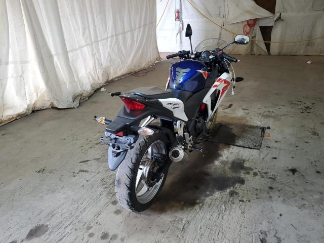 Photo 3 VIN: MLHMC4109C5206551 - HONDA CBR250 R 