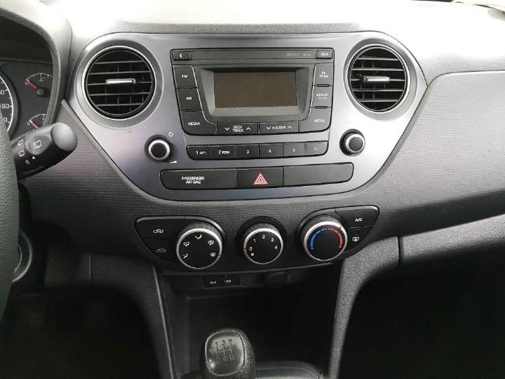 Photo 9 VIN: NLHA751AAHZ332454 - HYUNDAI I10 