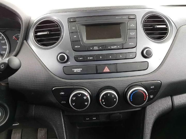 Photo 9 VIN: NLHA751AAHZ332455 - HYUNDAI I10 