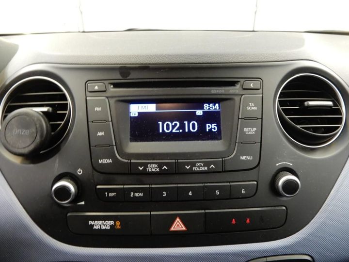 Photo 10 VIN: NLHA851AAFZ104577 - HYUNDAI I10 