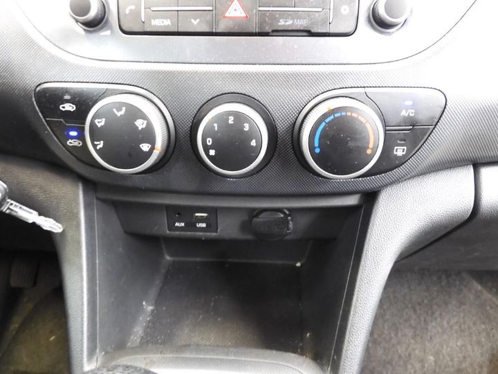 Photo 12 VIN: NLHA851AAJZ397995 - HYUNDAI I10 