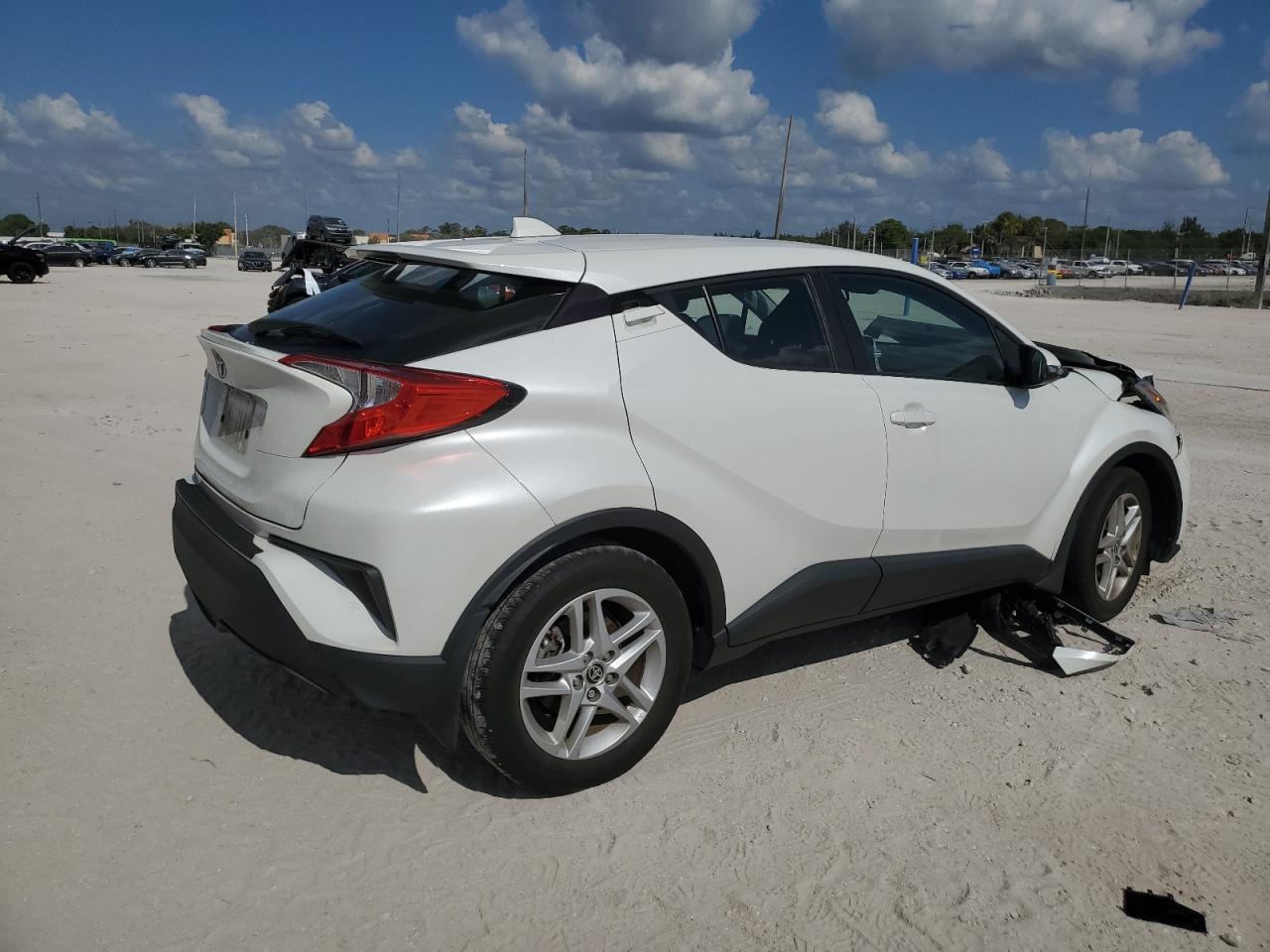 Photo 2 VIN: NMTKHMBX0MR123205 - TOYOTA C-HR 