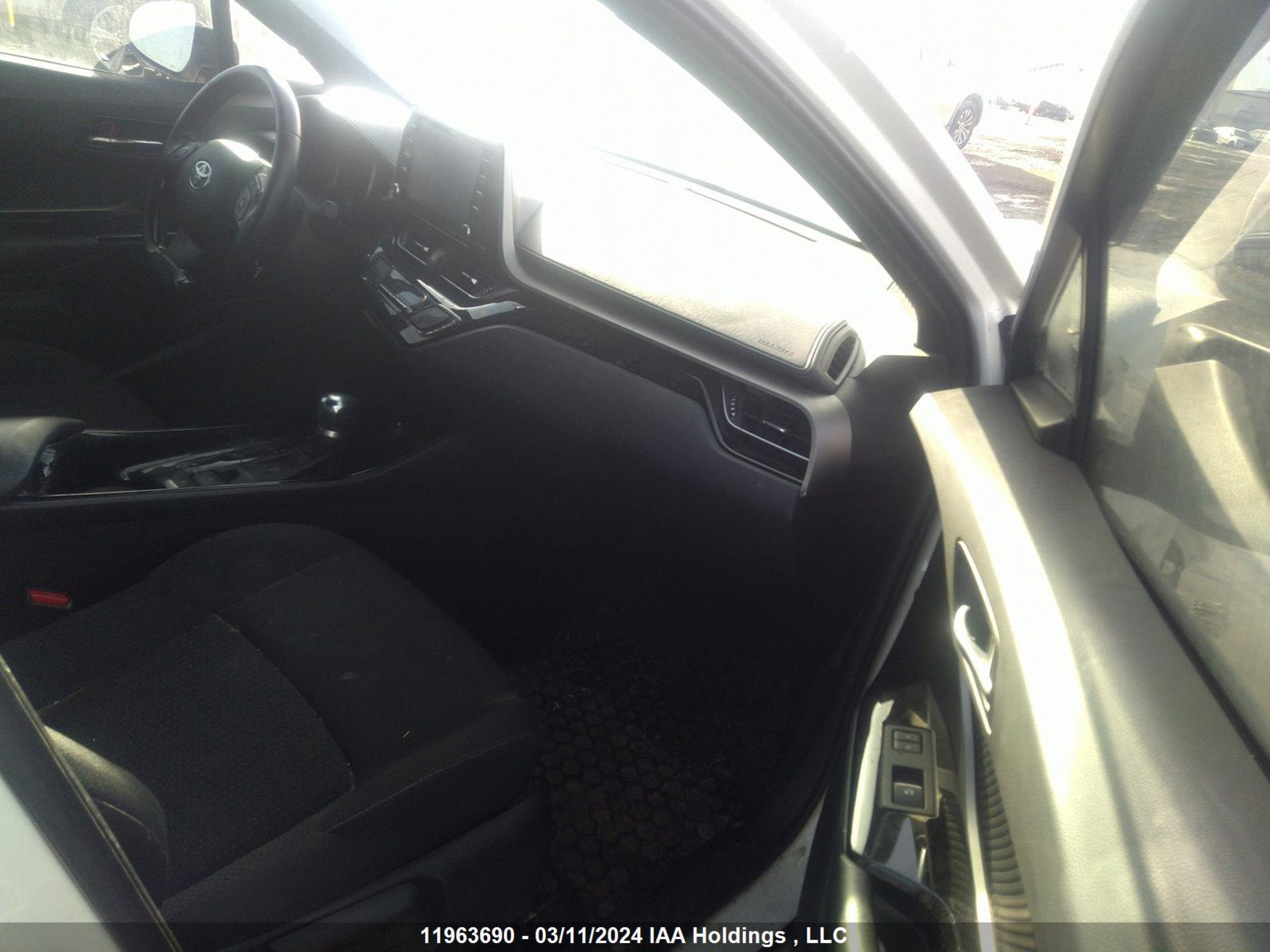 Photo 4 VIN: NMTKHMBX1KR069913 - TOYOTA C-HR 