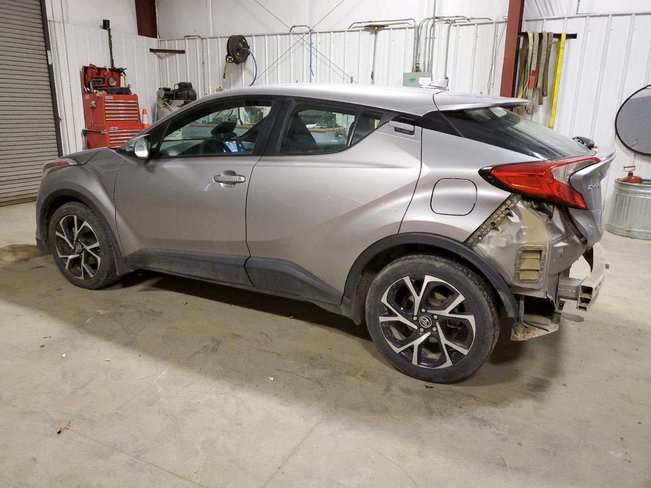 Photo 1 VIN: NMTKHMBX2JR028415 - TOYOTA C-HR 