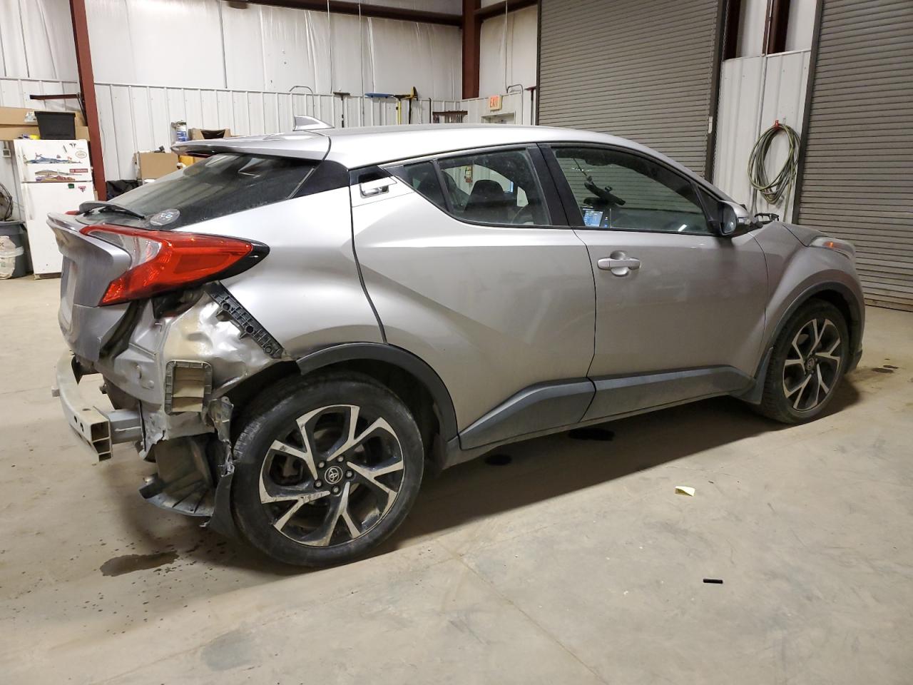 Photo 2 VIN: NMTKHMBX2JR028415 - TOYOTA C-HR 